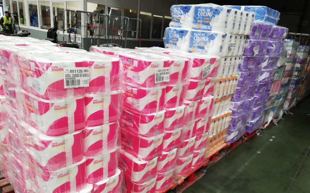 Pales de papel higiénico en un supermercado de Madrid. Pales de papel higiénico en un supermercado de Madrid.
