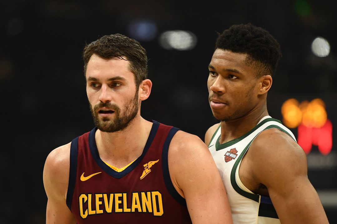 Kevin Love y Antentokoumpo Kevin Love y Antentokoumpo