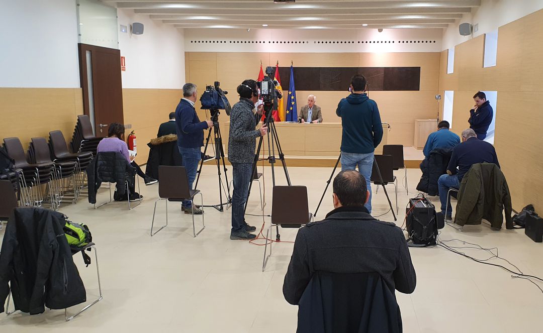 El presidente del Tribunal Superior de Justicia de Castilla y León, José Luis Concepción, comparece ante los medios de comunicación, que guardan la distancia de seguridad recomendada El presidente del Tribunal Superior de Justicia de Castilla y León, José Luis Concepción, comparece ante los medios de comunicación, que guardan la distancia de seguridad recomendada