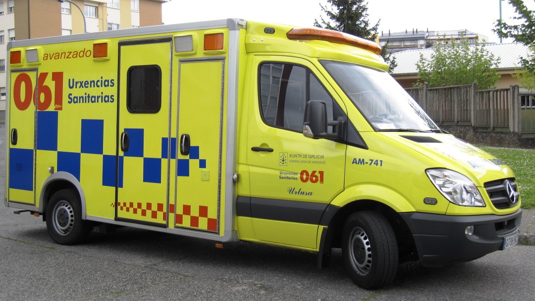 Muere un trabajador de 29 años al caerle encima un camión en un taller mecánico de Cambre