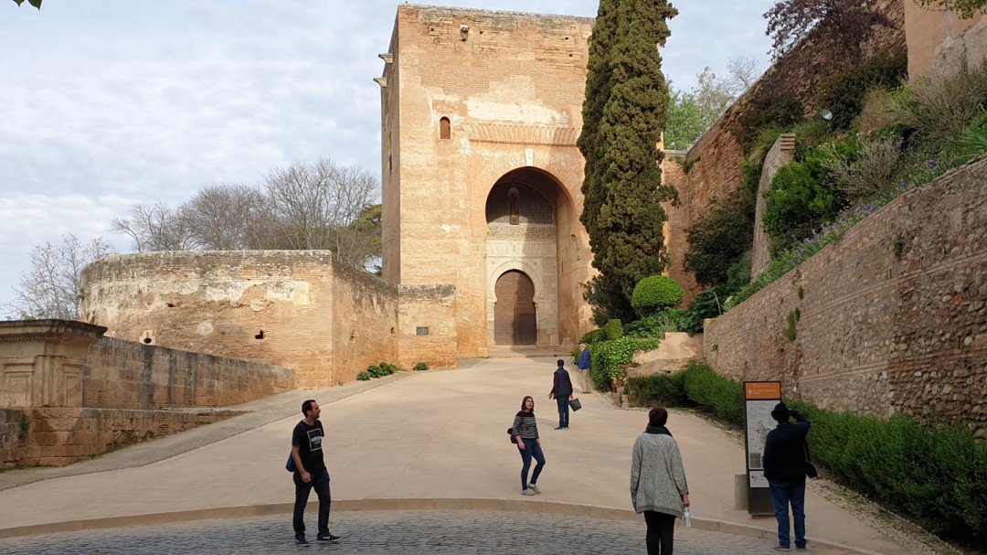 La Alhambra cerrada, la imagen más gráfica de las consecuencias de la crisis sanitaria global