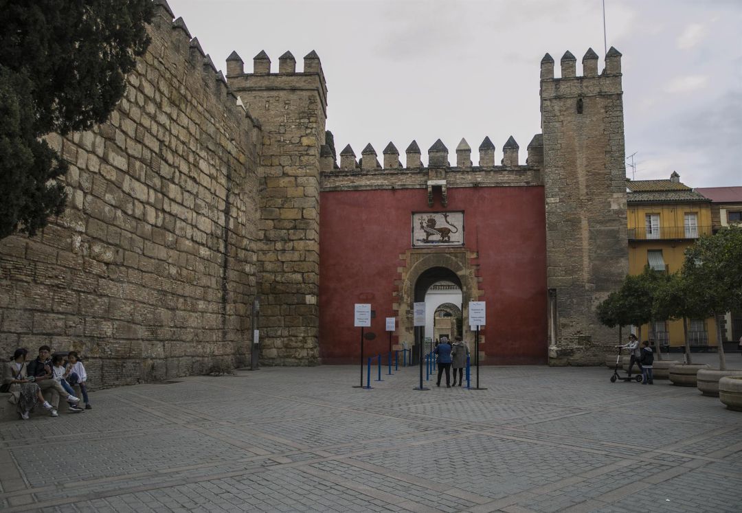 Acceso de visitantes al Real Alcázar, ayer ya sin colas Acceso de visitantes al Real Alcázar, ayer ya sin colas