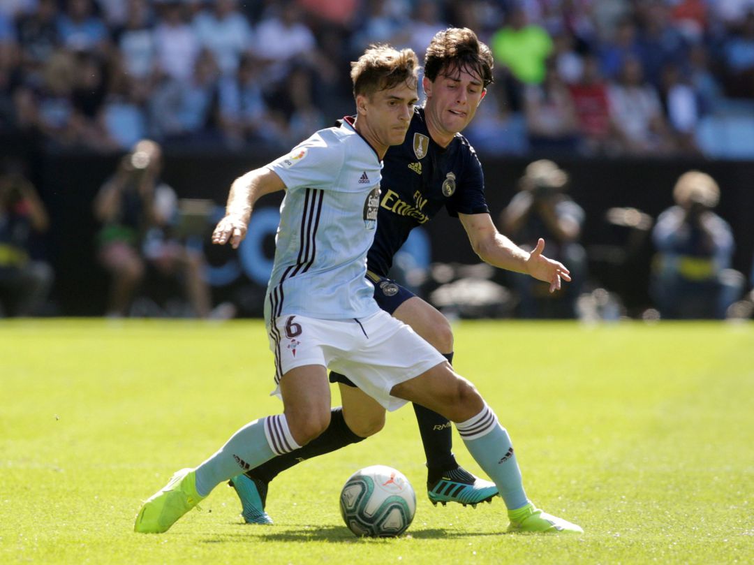 Denis Suárez se quiere ir de Odriozola en el primer partido de Liga Denis Suárez se quiere ir de Odriozola en el primer partido de Liga