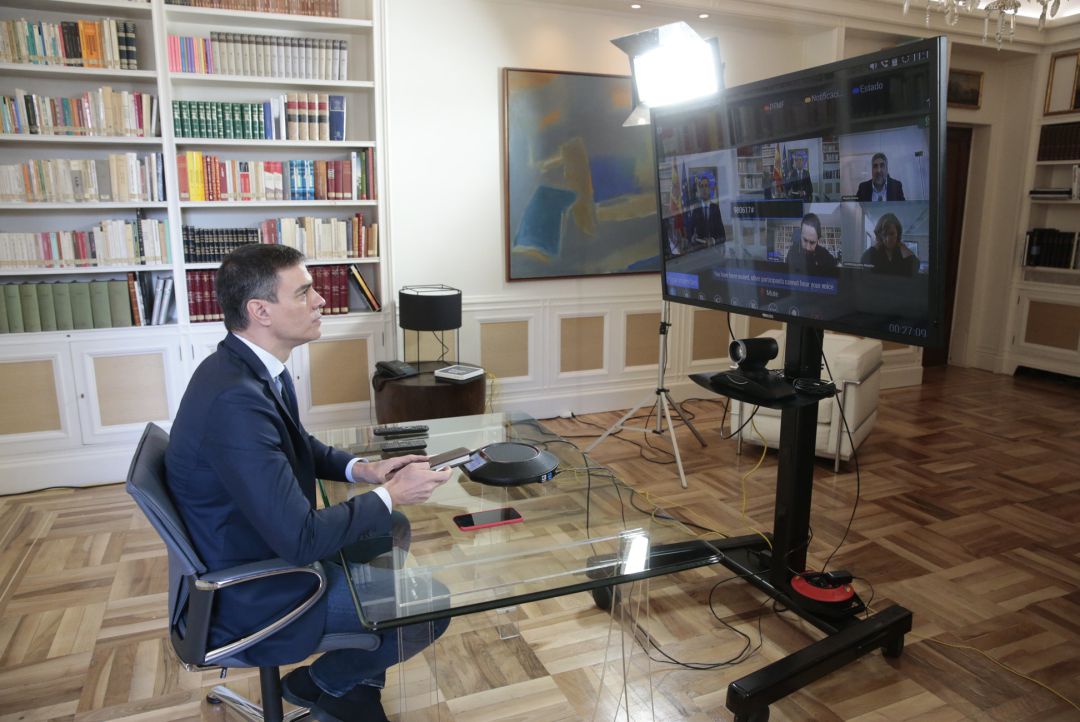 El presidente del Gobierno, Pedro Sánchez, preside por videoconferencia la reunión interministerial para el seguimiento de medidas por el coronavirus, en la Moncloa, en Madrid (España), a 13 de marzo de 2020.
El presidente del Gobierno, Pedro Sánchez, preside por videoconferencia la reunión interministerial para el seguimiento de medidas por el coronavirus, en la Moncloa, en Madrid (España), a 13 de marzo de 2020.
