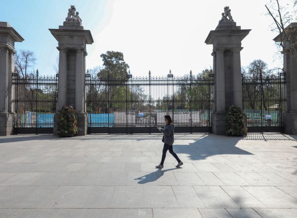 Zona cercana al Retiro despierta vacía tras el anuncio del Estado de Alarma que realizó el presidente del Gobierno, Pedro Sánchez, ante el avance del coronavirus.