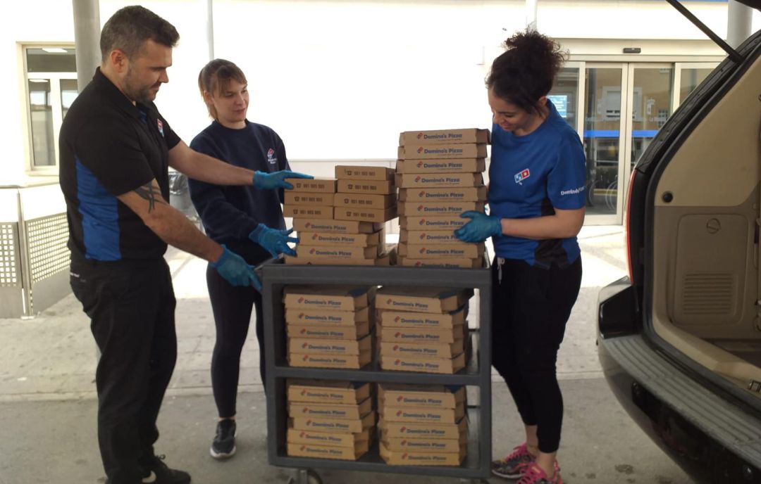 Decenas de pizzas gratis para que el personal sanitario recargue fuerzas Decenas de pizzas gratis para que el personal sanitario recargue fuerzas