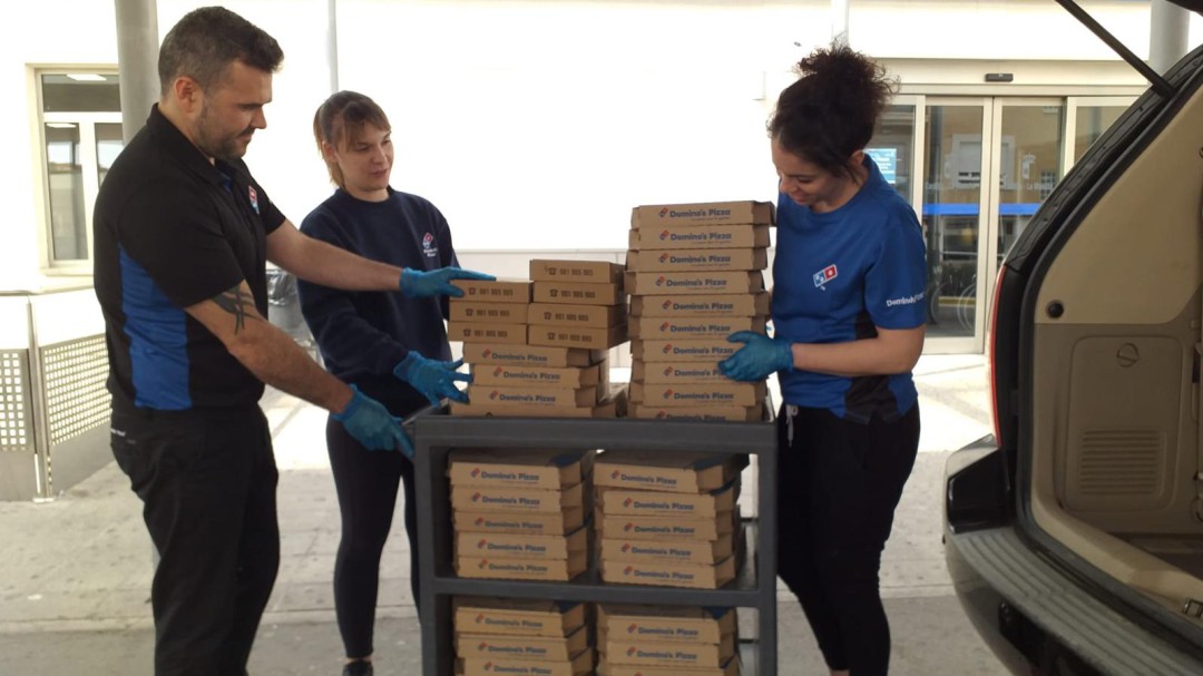 Pizzas gratis para los sanitarios,los policías y los bomberos