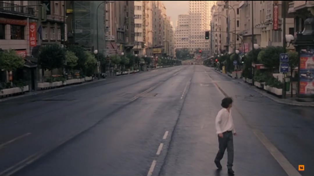 Eduardo Noriega ya caminó por la Gran Vía desierta