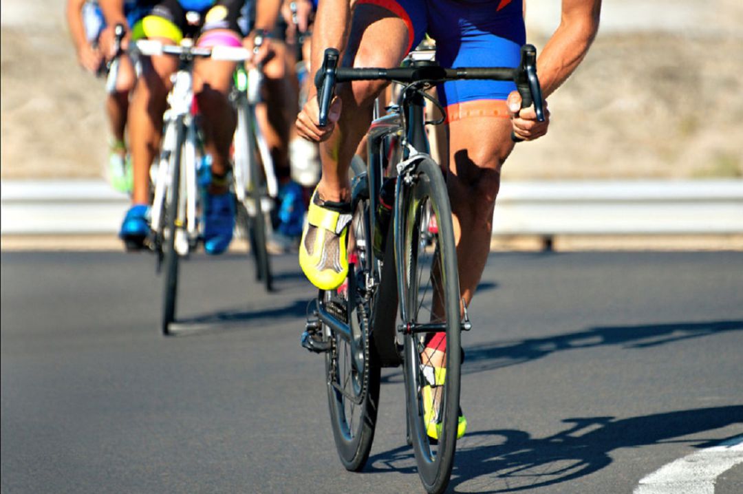 Tras las imágenes del pasado fin de semana, con runners o ciclistas practicando deporte en la calle, las federaciones anuncian que cobrarán a los negligentes Tras las imágenes del pasado fin de semana, con runners o ciclistas practicando deporte en la calle, las federaciones anuncian que cobrarán a los negligentes
