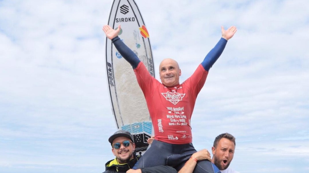 Aitor Francesena, campeón del mundo de suf adaptado