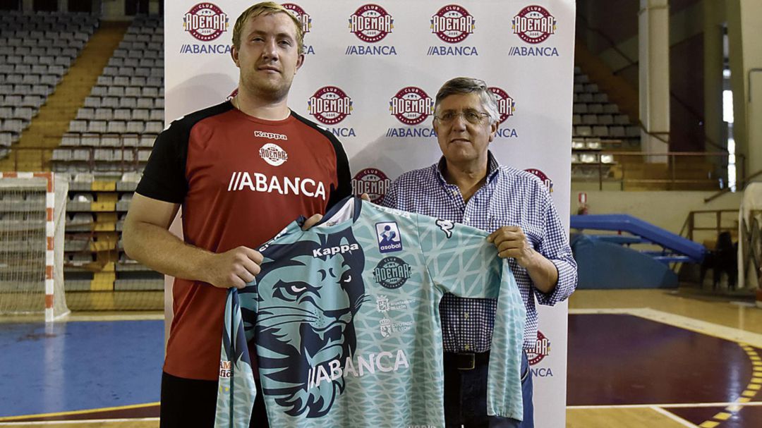 Tres equipos de la Liga Asobal quieren a Patotski de cara a la próxima temporada Tres equipos de la Liga Asobal quieren a Patotski de cara a la próxima temporada