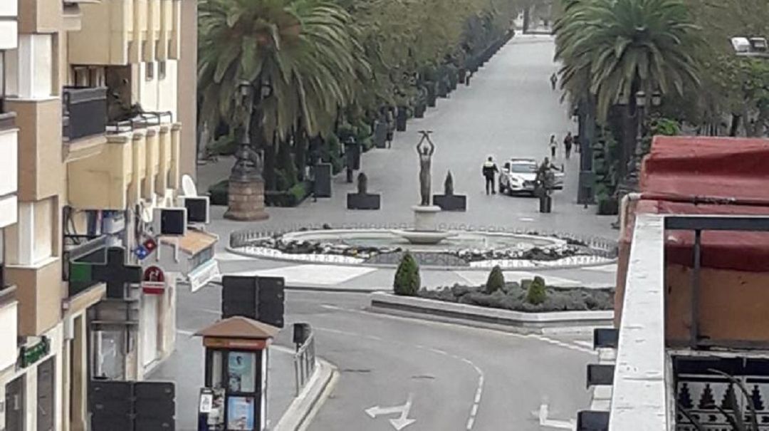 Control de la Policía Local en el Paseo de Linarejos. Control de la Policía Local en el Paseo de Linarejos.
