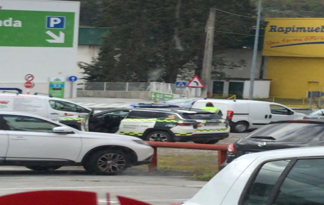 Controles en carretera por parte de la Guardia Civil Controles en carretera por parte de la Guardia Civil