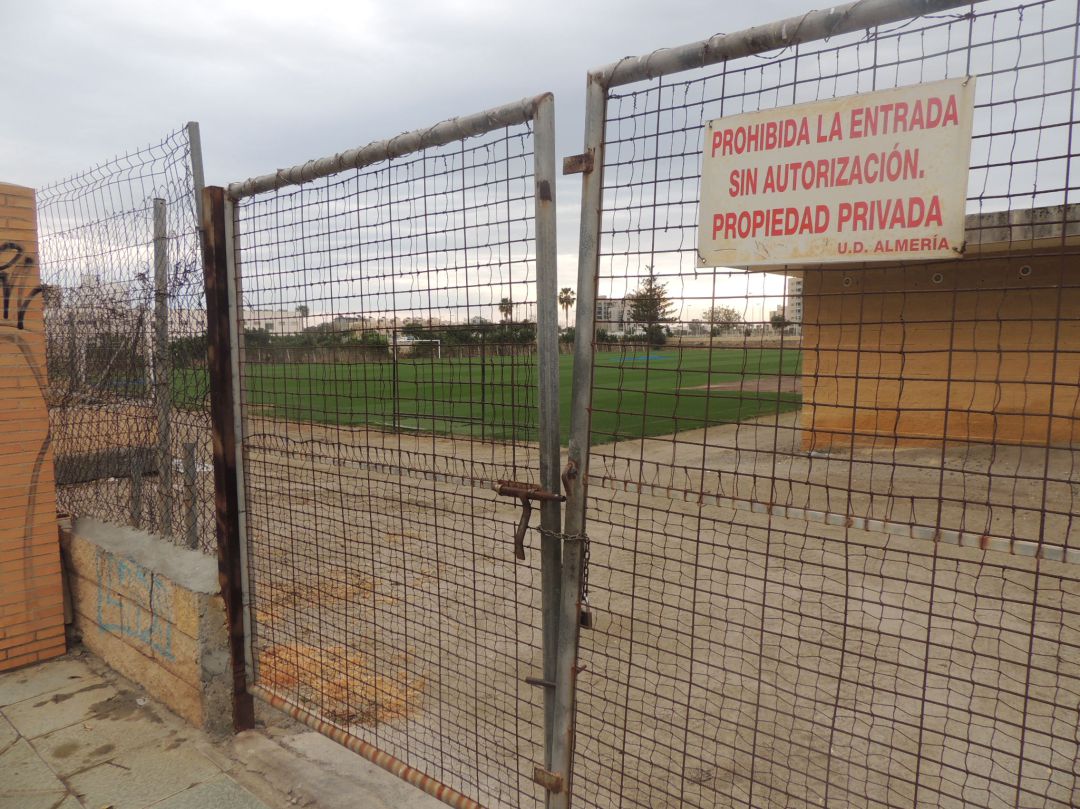 Campo de la Vega de Acá, cerrado. Campo de la Vega de Acá, cerrado.