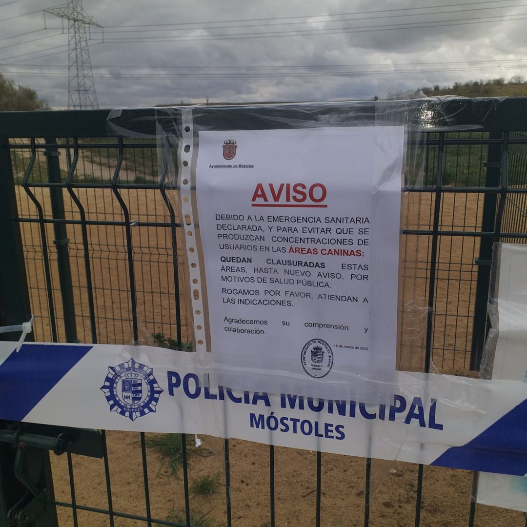 Cerrados los pipicanes de Móstoles Cerrados los pipicanes de Móstoles