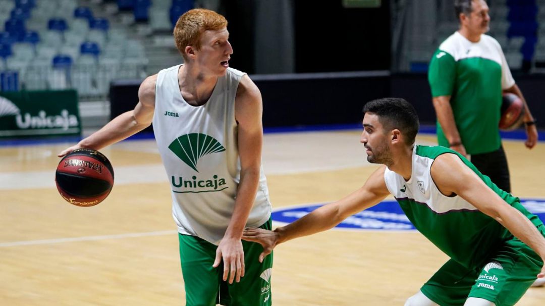 Alberto Díaz es defendido por Jaime Fernández en un entrenamiento del Unicaja Alberto Díaz es defendido por Jaime Fernández en un entrenamiento del Unicaja