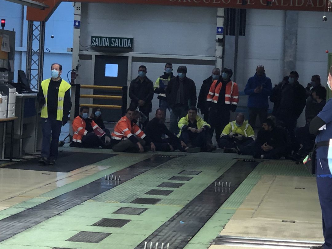 El comité ahora mismo sentado para intentar parar la cadena de producción en Mercedes El comité ahora mismo sentado para intentar parar la cadena de producción en Mercedes