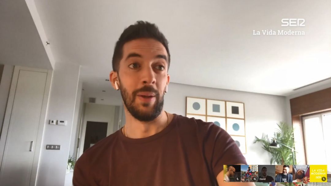 David Broncano haciendo La Vida Moderna desde su casa. David Broncano haciendo La Vida Moderna desde su casa.