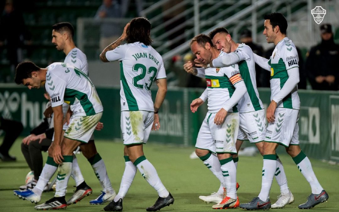 Los jugadores del Elche celebran un gol en el Martínez Valero Los jugadores del Elche celebran un gol en el Martínez Valero