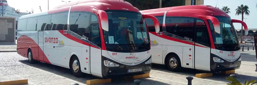 Dos autobuses de la flota de la empresa, en la imagen. Dos autobuses de la flota de la empresa, en la imagen.