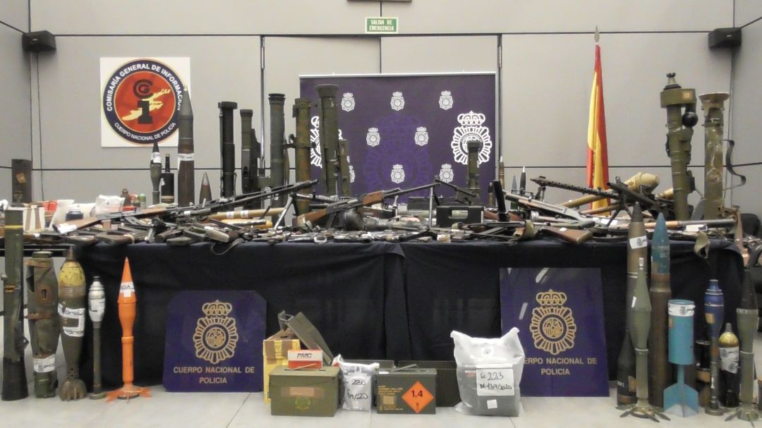 Armas confiscadas en la operación policial Armas confiscadas en la operación policial