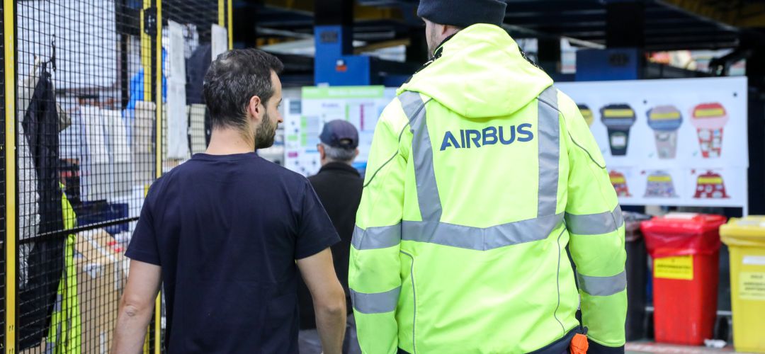 Dos empleados de la planta de Airbus en Getafe Dos empleados de la planta de Airbus en Getafe