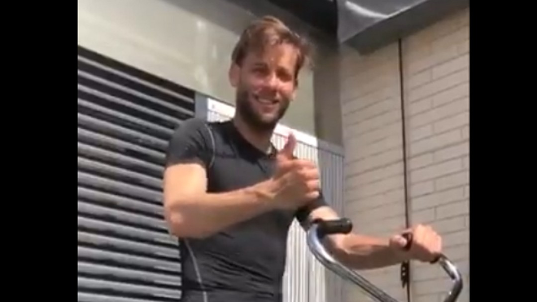 Rubén Moreno ya se ejercita en su domicilio
