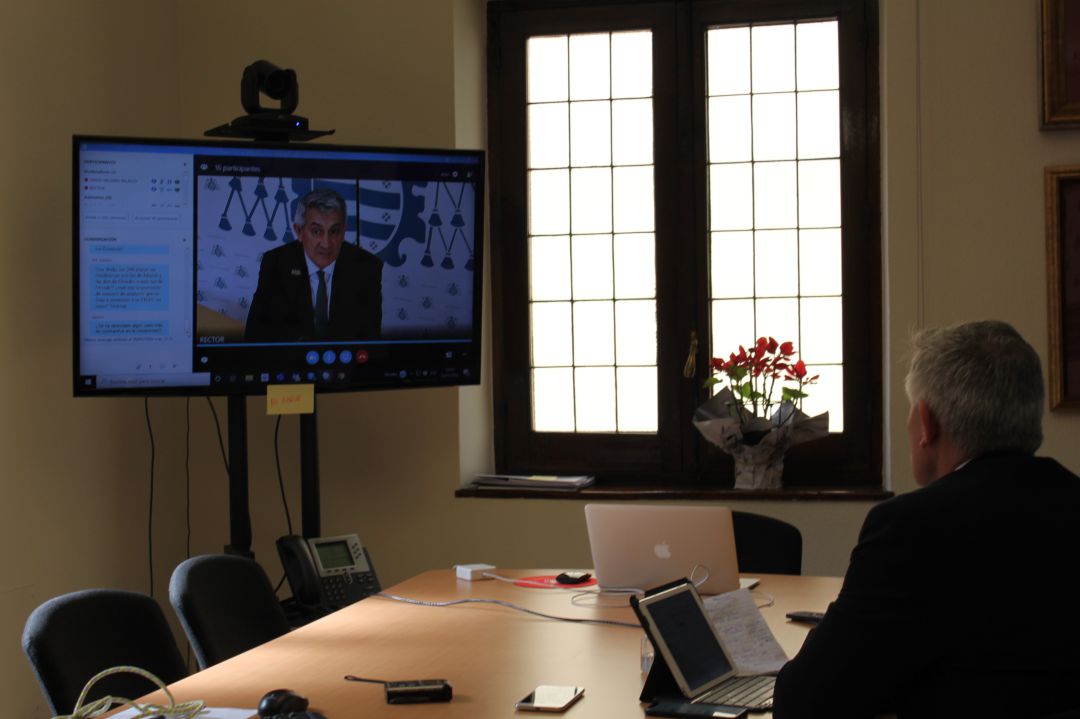 El Rector, Santiago García Granda, en rueda de prensa virtual con los medios de comunicación asturianos El Rector, Santiago García Granda, en rueda de prensa virtual con los medios de comunicación asturianos