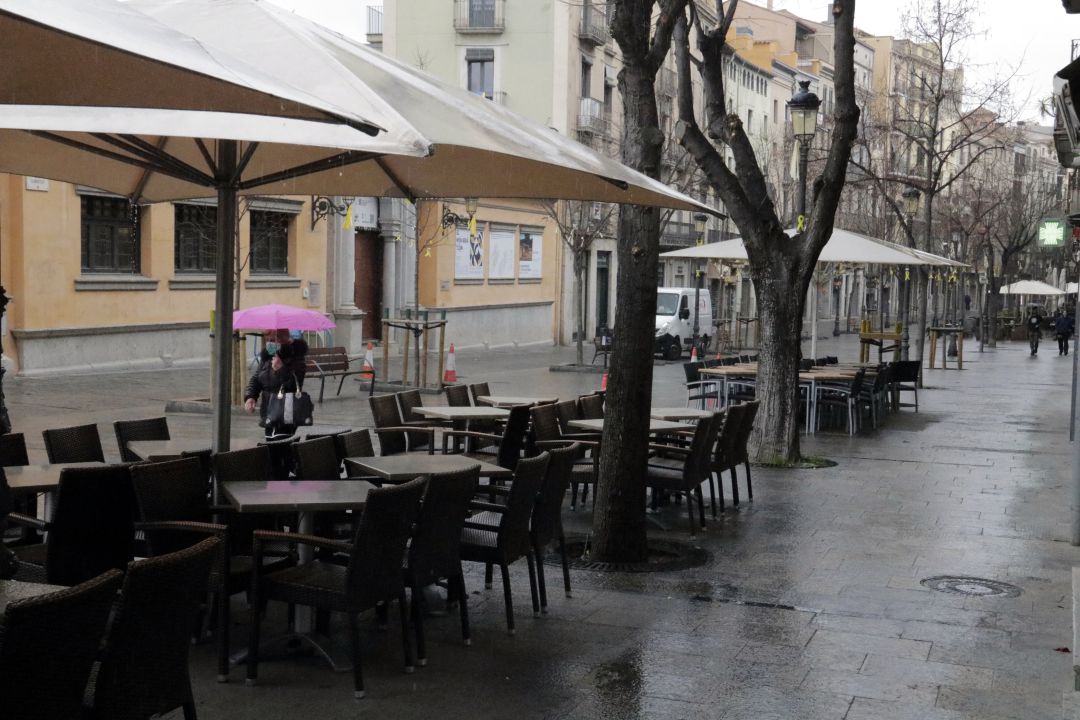 Els comerços tenen "ingrés zero" i no poden fer front als compromisos amb les administracions, diu el president de PIMEC Girona. Els comerços tenen "ingrés zero" i no poden fer front als compromisos amb les administracions, diu el president de PIMEC Girona.