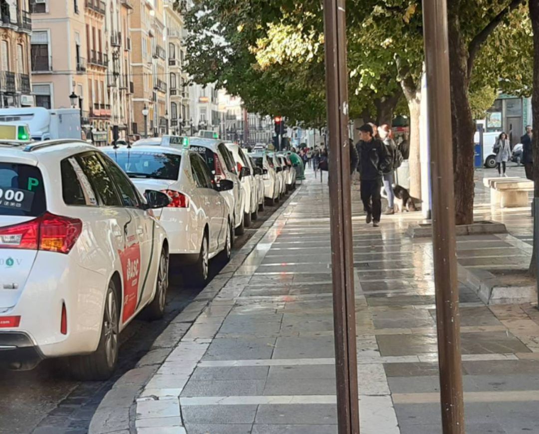 Imágenes de archivo de la parada de taxis de Plaza Nueva, en Granada Imágenes de archivo de la parada de taxis de Plaza Nueva, en Granada