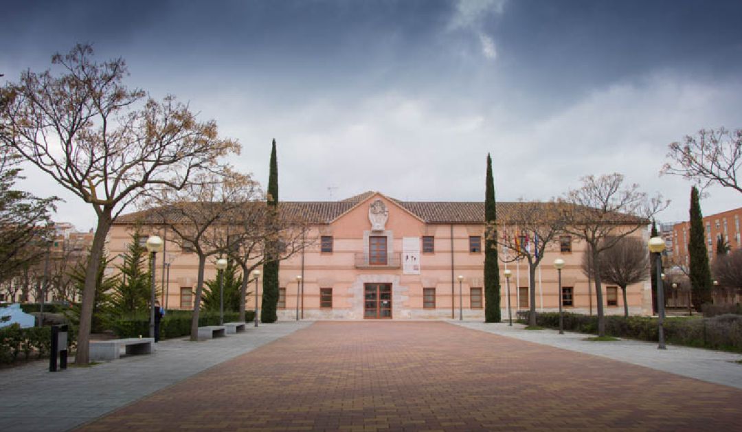 Fachada del Rectorado de la UCLM con sede en Ciudad Real Fachada del Rectorado de la UCLM con sede en Ciudad Real