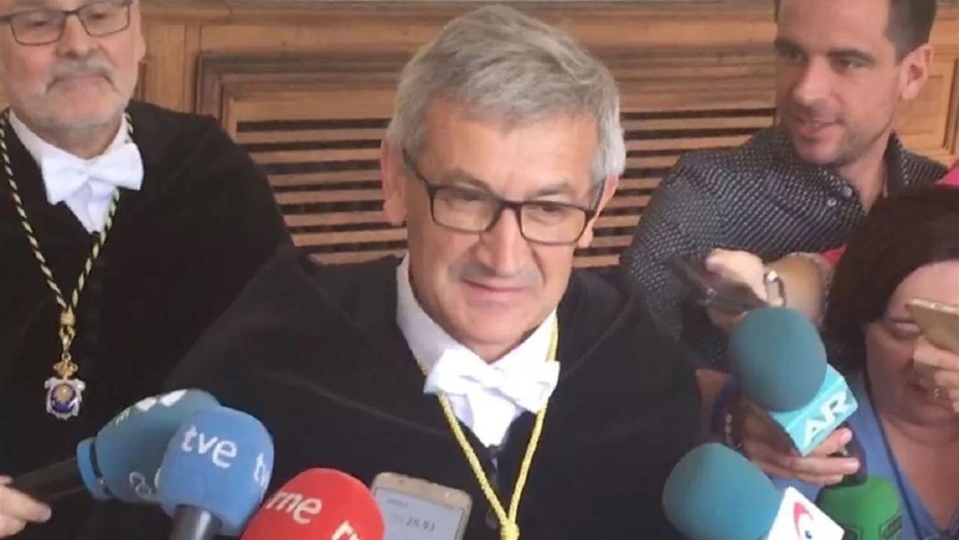 El rector, Santiago García Granda. El rector, Santiago García Granda.