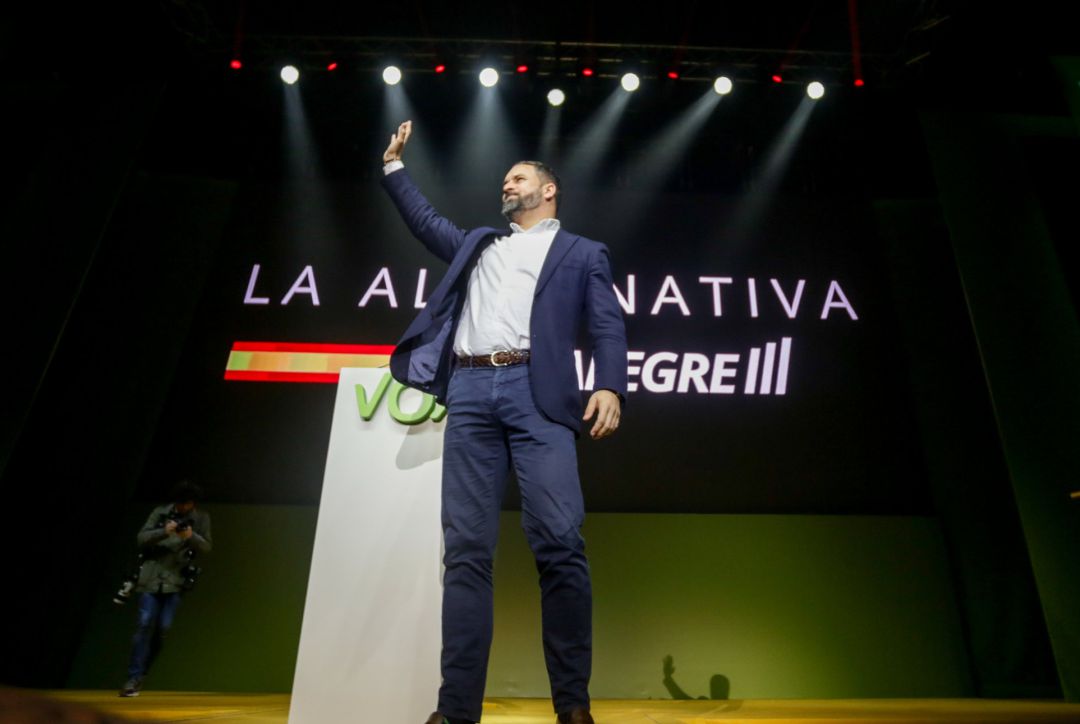 El presidente de Vox, Santiago Abascal, ante el público en el acto central de la Asamblea General Ordinaria del partido en el Palacio de Vistalegre a 8 de marzo de 2020. El presidente de Vox, Santiago Abascal, ante el público en el acto central de la Asamblea General Ordinaria del partido en el Palacio de Vistalegre a 8 de marzo de 2020.