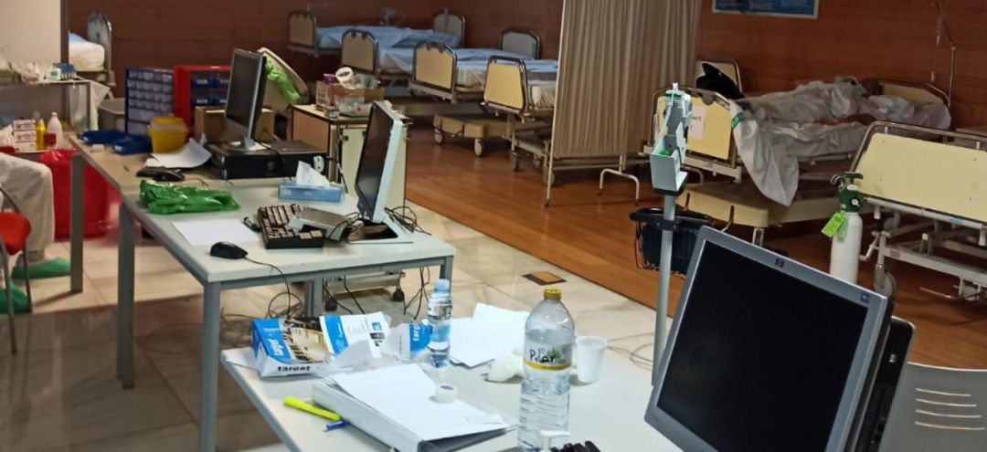 La sala de espera del Hospital General este miércoles, con camillas y pacientes La sala de espera del Hospital General este miércoles, con camillas y pacientes