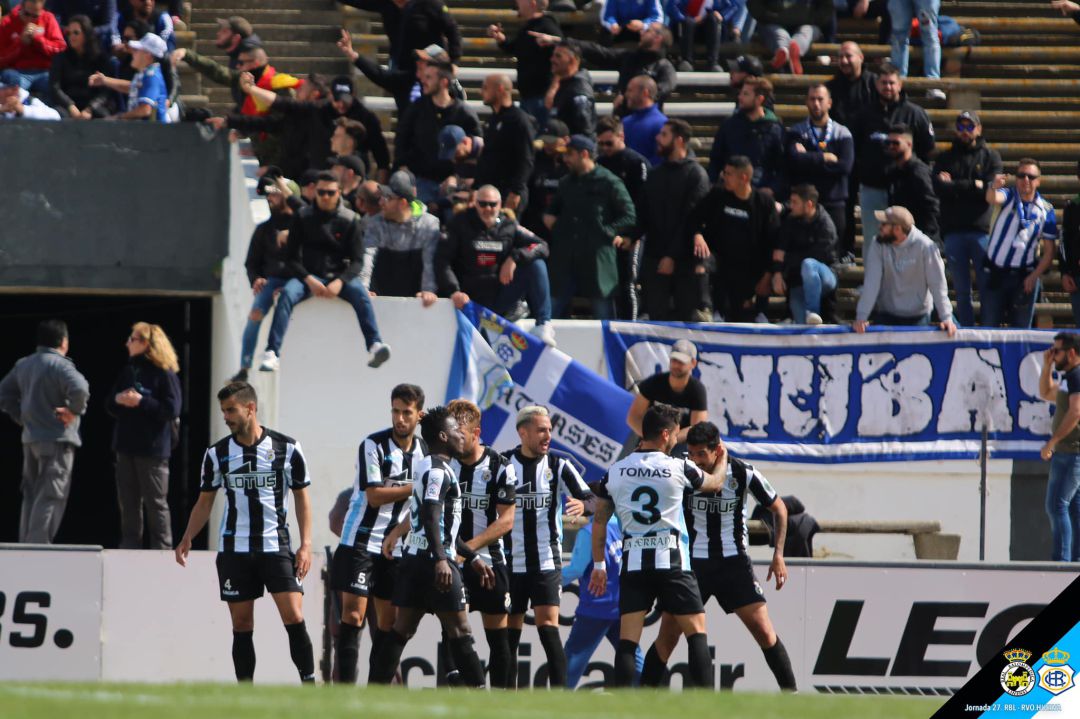 La Balona celebra un gol. La Balona celebra un gol.