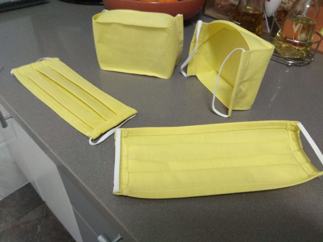 Mascarillas que mujeres de la asociación fabrican de forma solidaria Mascarillas que mujeres de la asociación fabrican de forma solidaria