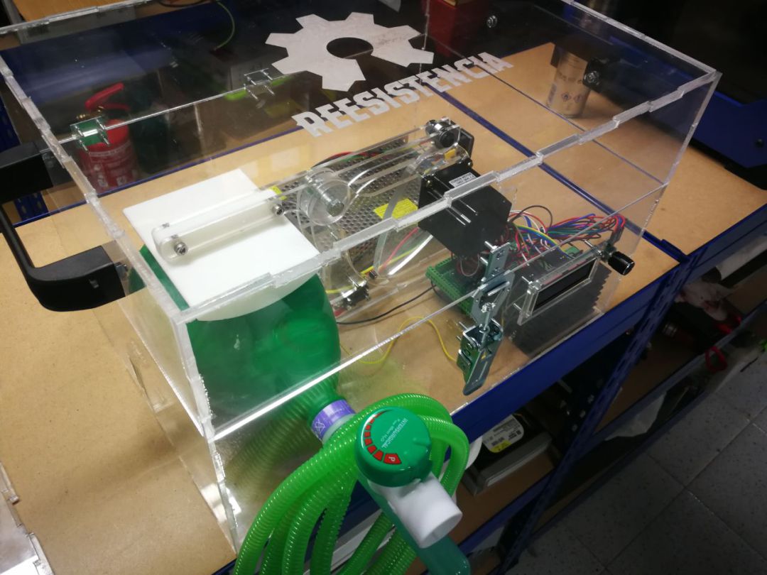 Prototipo de respirador en el que están trabajando el equipo CV19 Makers Reesistencia Team Prototipo de respirador en el que están trabajando el equipo CV19 Makers Reesistencia Team