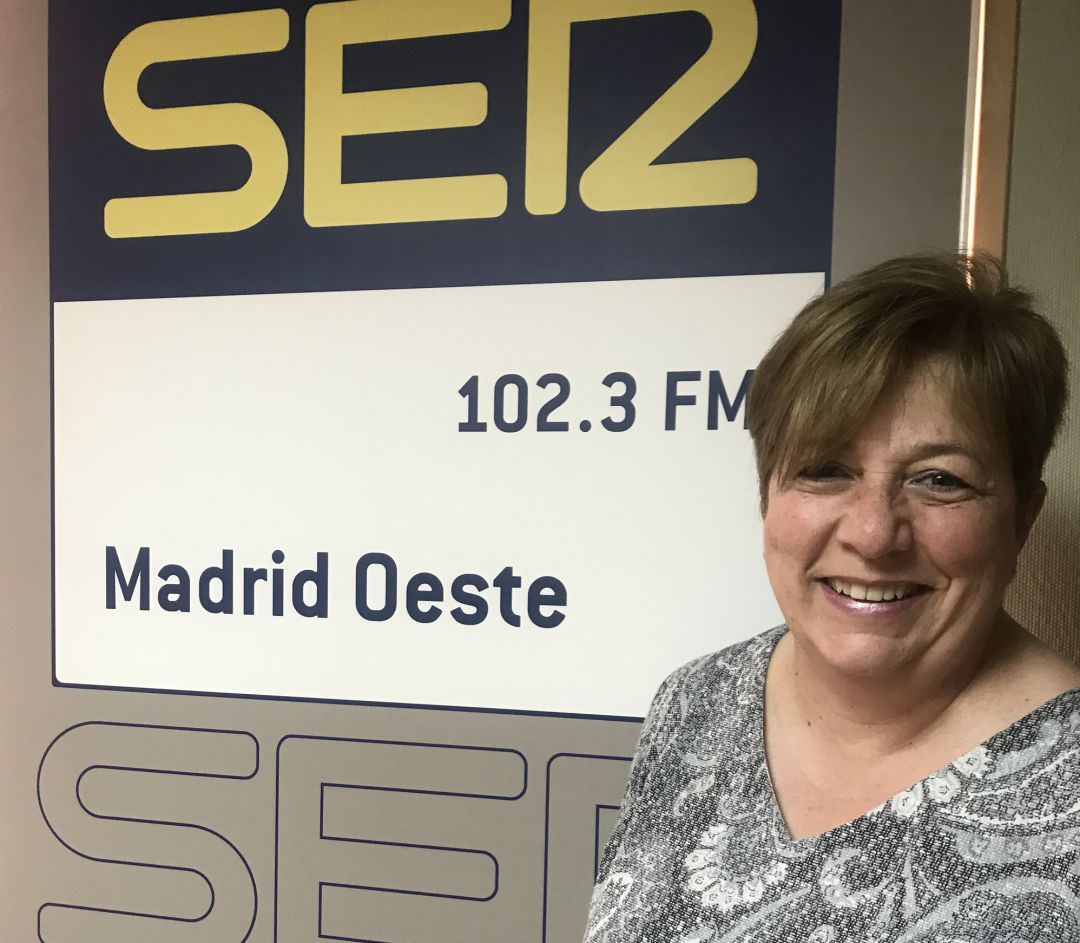 Foto de archivo. La psicóloga Victoria Jiménez en los estudios de SER Madrid Oeste Foto de archivo. La psicóloga Victoria Jiménez en los estudios de SER Madrid Oeste
