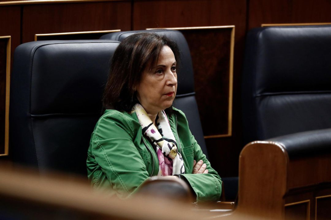La ministra de Defensa, Margarita Robles, escucha, este miércoles en el Congreso, la intervención del presidente del Gobierno, Pedro Sánchez, para explicar la declaración del estado de alarma y las medidas para paliar las consecuencias de la pandemia provocada por el coronavirus. La ministra de Defensa, Margarita Robles, escucha, este miércoles en el Congreso, la intervención del presidente del Gobierno, Pedro Sánchez, para explicar la declaración del estado de alarma y las medidas para paliar las consecuencias de la pandemia provocada por el coronavirus.