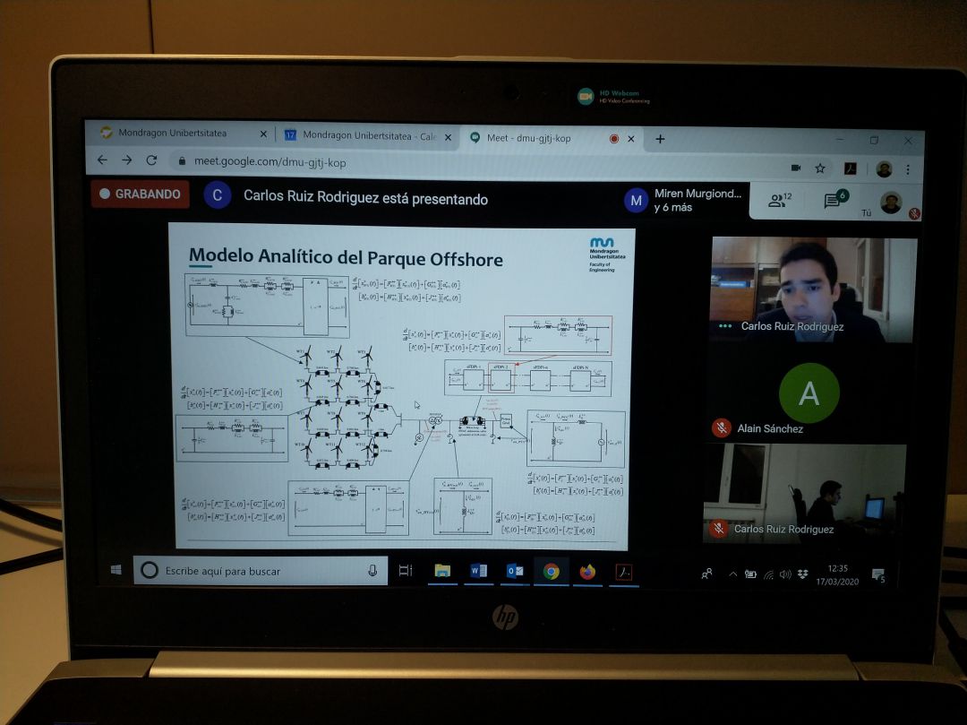 Un doctorando de Mondragon Unibertsitatea licenciado en Ingeniería en Electrónica, Carlos Ruiz, ha presentado su tesis doctoral desde su casa, convirtiéndose muy probablemente en la primera tesis que se defiende en la distancia. Un doctorando de Mondragon Unibertsitatea licenciado en Ingeniería en Electrónica, Carlos Ruiz, ha presentado su tesis doctoral desde su casa, convirtiéndose muy probablemente en la primera tesis que se defiende en la distancia.