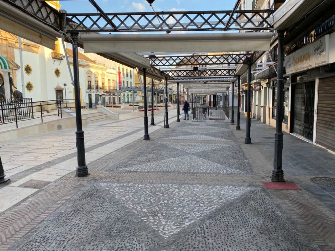 Lateral de la plaza del Socorro, donde los establecimientos se permanecen cerrados Lateral de la plaza del Socorro, donde los establecimientos se permanecen cerrados