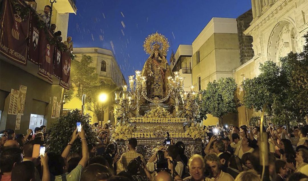 Procesión de Nuestra Señora del Carmen Coronada Procesión de Nuestra Señora del Carmen Coronada