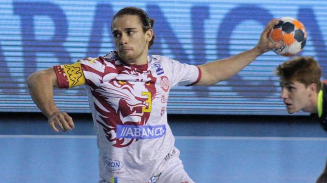 La plantilla pide que el Ademar llegue donde no lo hará el Estado