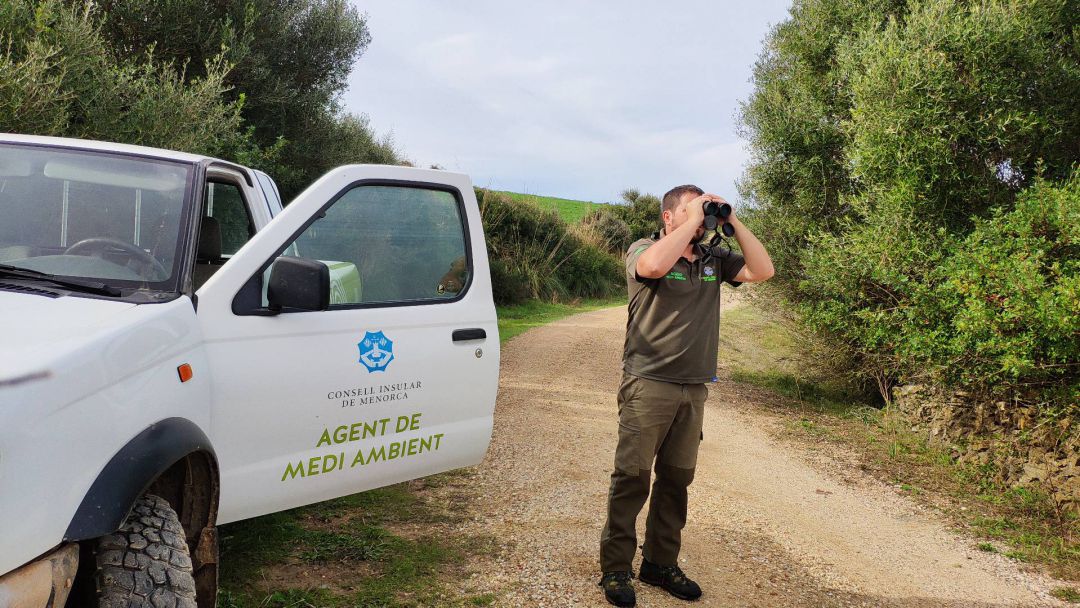 Els agents vigilaran que ningú vagi pel Camí de Cavalls sense permís. Els agents vigilaran que ningú vagi pel Camí de Cavalls sense permís.