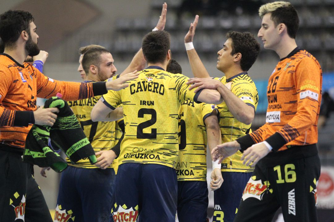 Los jugadores del Bidasoa celebran una victoria Los jugadores del Bidasoa celebran una victoria