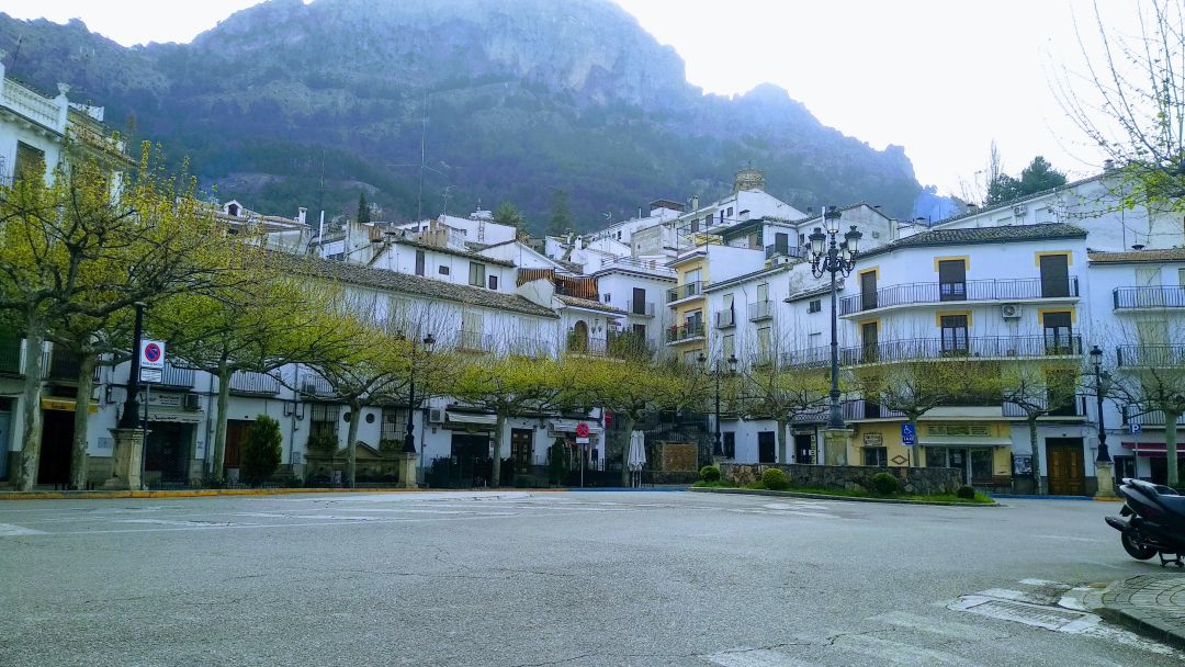 La sobrecogedora soledad de las plazas como la de La Constitución de Cazorla La sobrecogedora soledad de las plazas como la de La Constitución de Cazorla