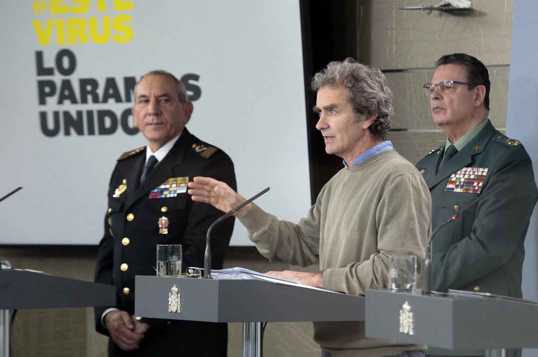 El director adjunto operativo de la Policía, José Ángel González, el teniente general, Laurentino Ceña, y el director del Centro de Coordinación de Alertas y Emergencias Sanitarias del Ministerio de Sanidad, Fernando Simón. El director adjunto operativo de la Policía, José Ángel González, el teniente general, Laurentino Ceña, y el director del Centro de Coordinación de Alertas y Emergencias Sanitarias del Ministerio de Sanidad, Fernando Simón.