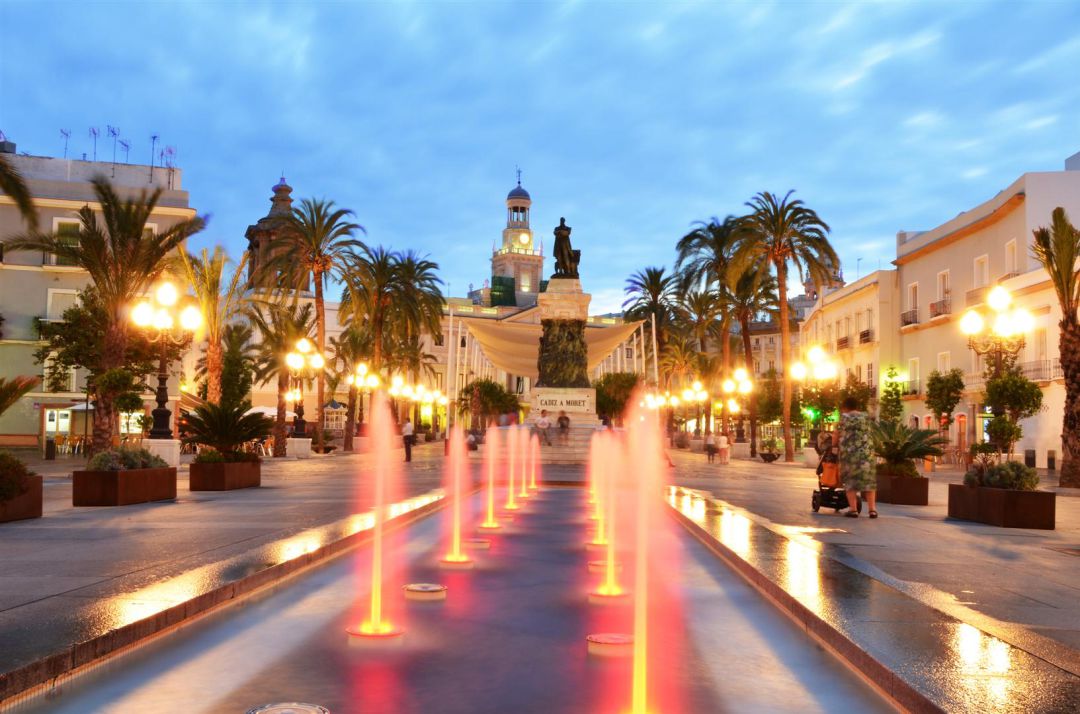Plaza de San Juan de Dios de Cádiz, donde se encuentra el Ayuntamiento Plaza de San Juan de Dios de Cádiz, donde se encuentra el Ayuntamiento