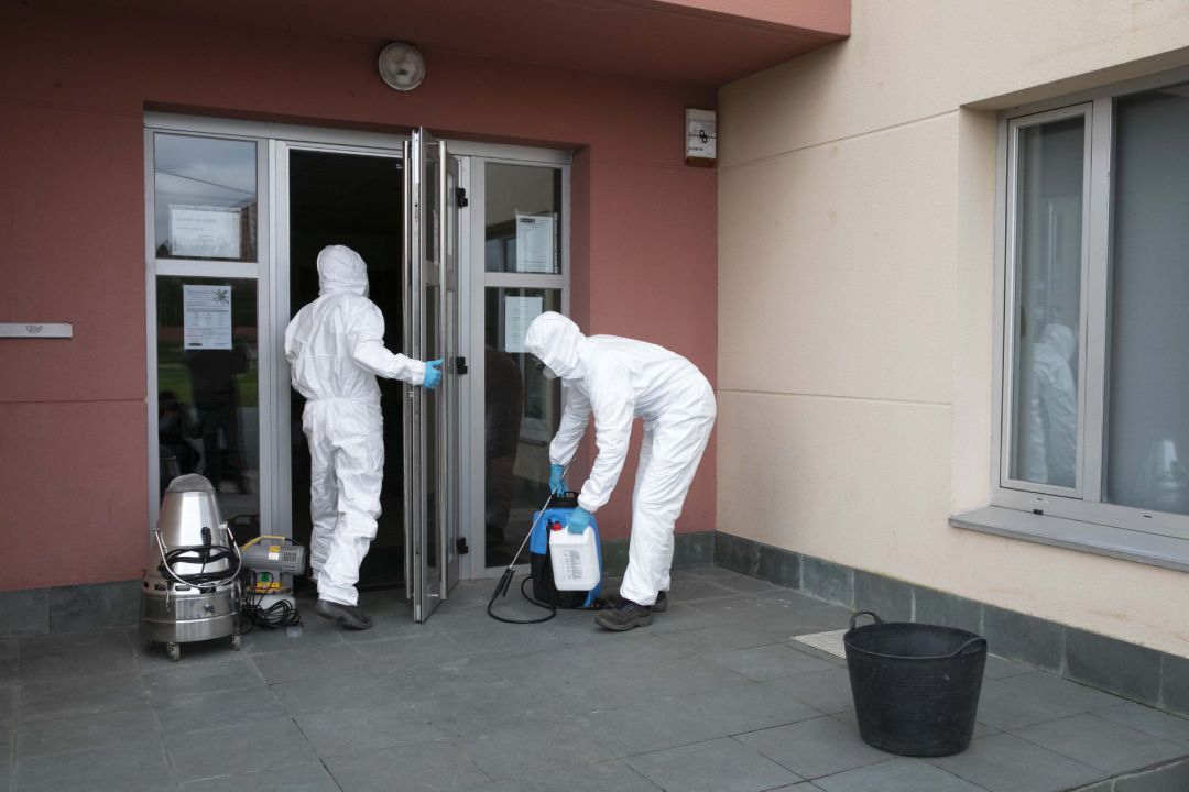Centro cívico de Feáns en el que se realizan tareas de desinfección por foco de coronavirus Centro cívico de Feáns en el que se realizan tareas de desinfección por foco de coronavirus