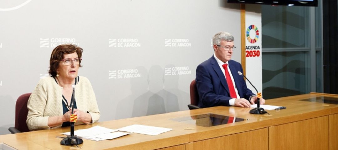 Marivi Broto y Joaquin Santos explican el protocolo de actuación en las residencias de mayores Marivi Broto y Joaquin Santos explican el protocolo de actuación en las residencias de mayores